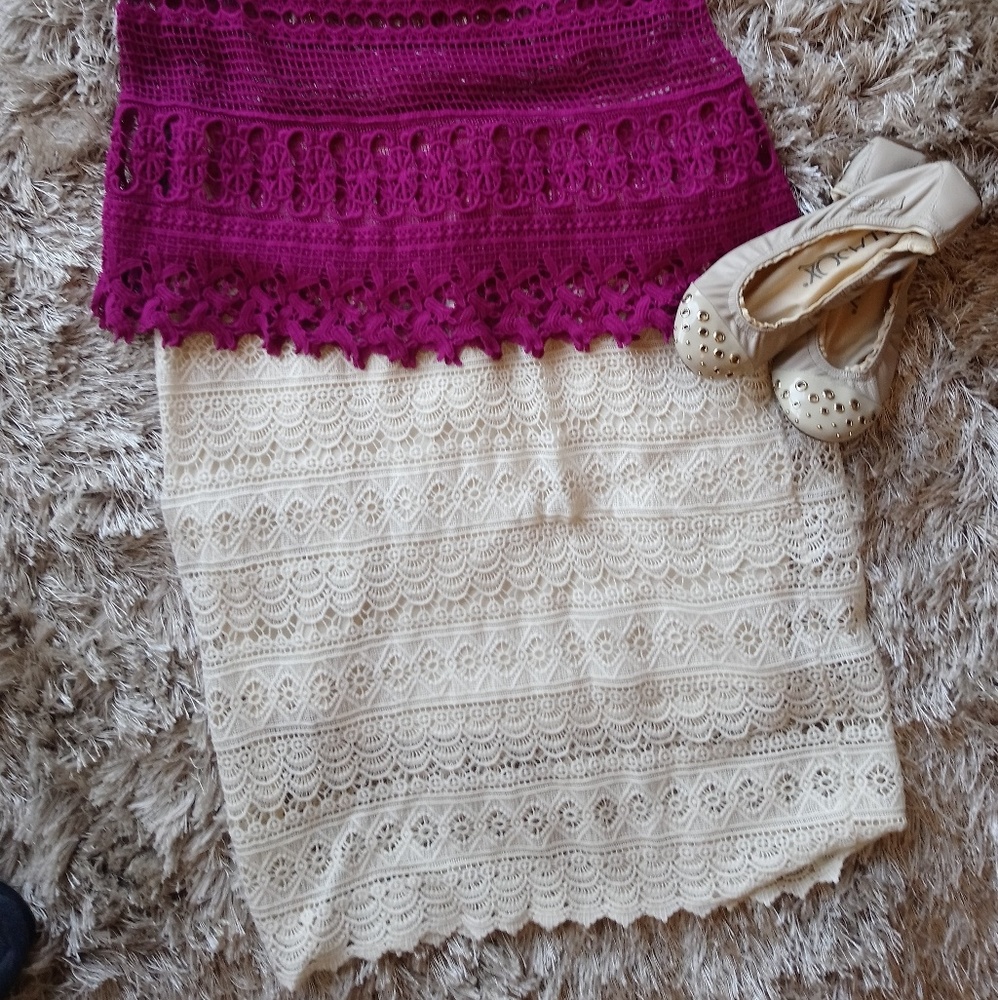 ➕💋EUC Maurices Cream Lace Skirt.